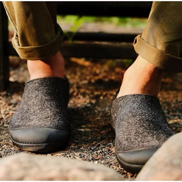 Néw Huckberry Greys Wool Outdoor Slippers/ Mules in Charcoal/Black Size 11 - Picture 1 of 10